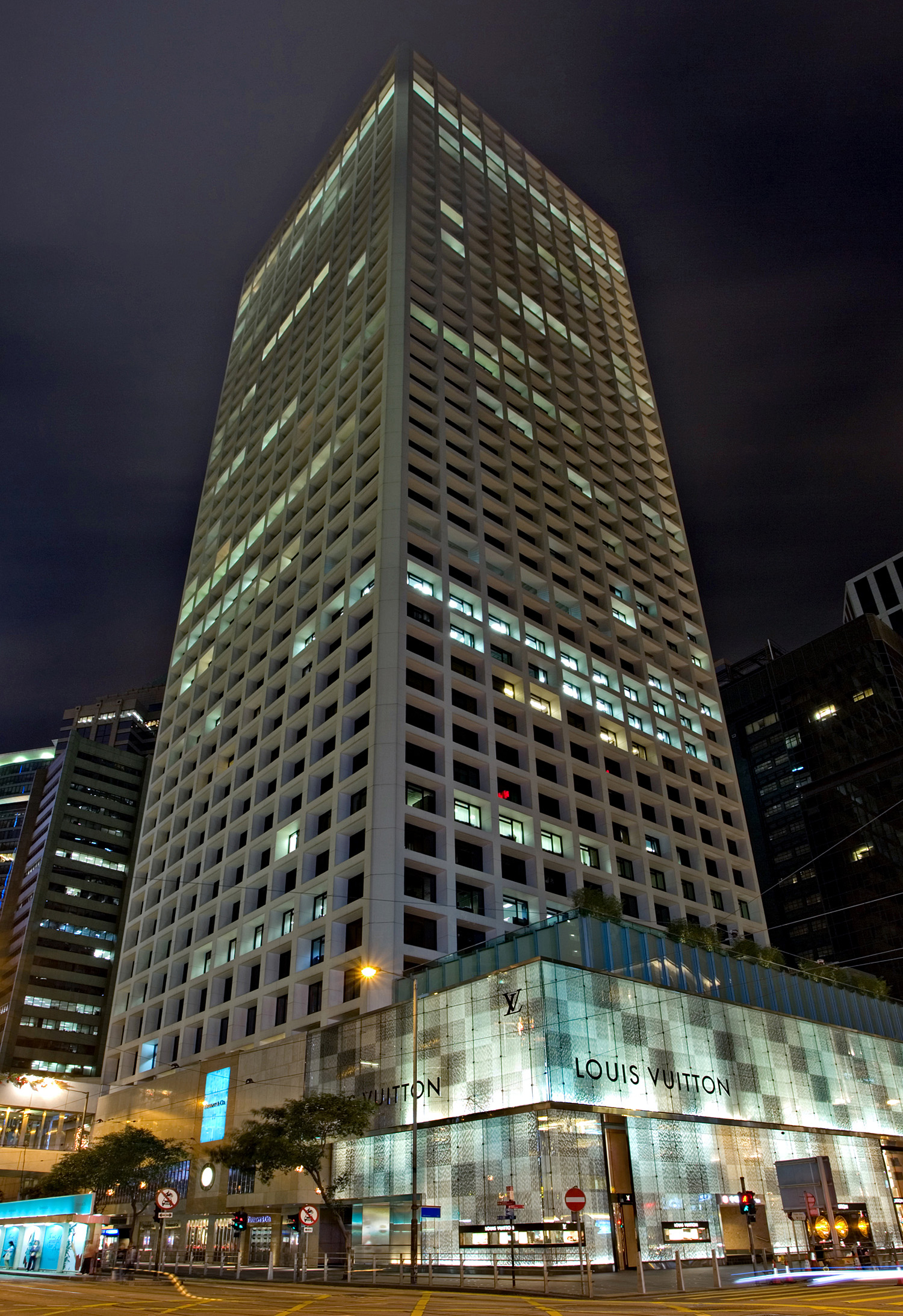 The Landmark Gloucester Tower, Hong Kong - Night view from the north. © Mathias Beinling